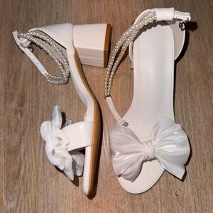 White Pearl-Embellished Bow Block Heel Sandals - Women